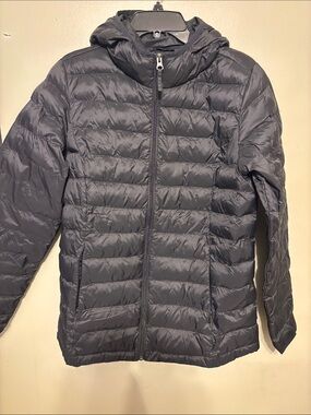 Amazon Essentials Women's Lightweight Water-Resistant Hooded Puffer Coat Black s